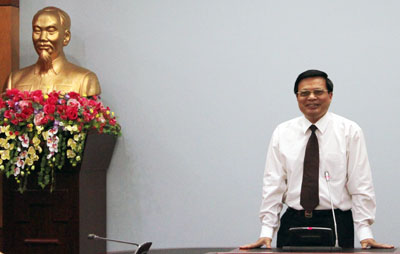 Công bố các Quyết định của Thủ tướng Chính phủ: Về việc nghỉ hưu của Thứ trưởng Bộ Nội vụ Trần Hữu Thắng; Về việc bổ nhiệm Thứ trưởng Bộ Nội vụ đối với đồng chí Trần Anh Tuấn